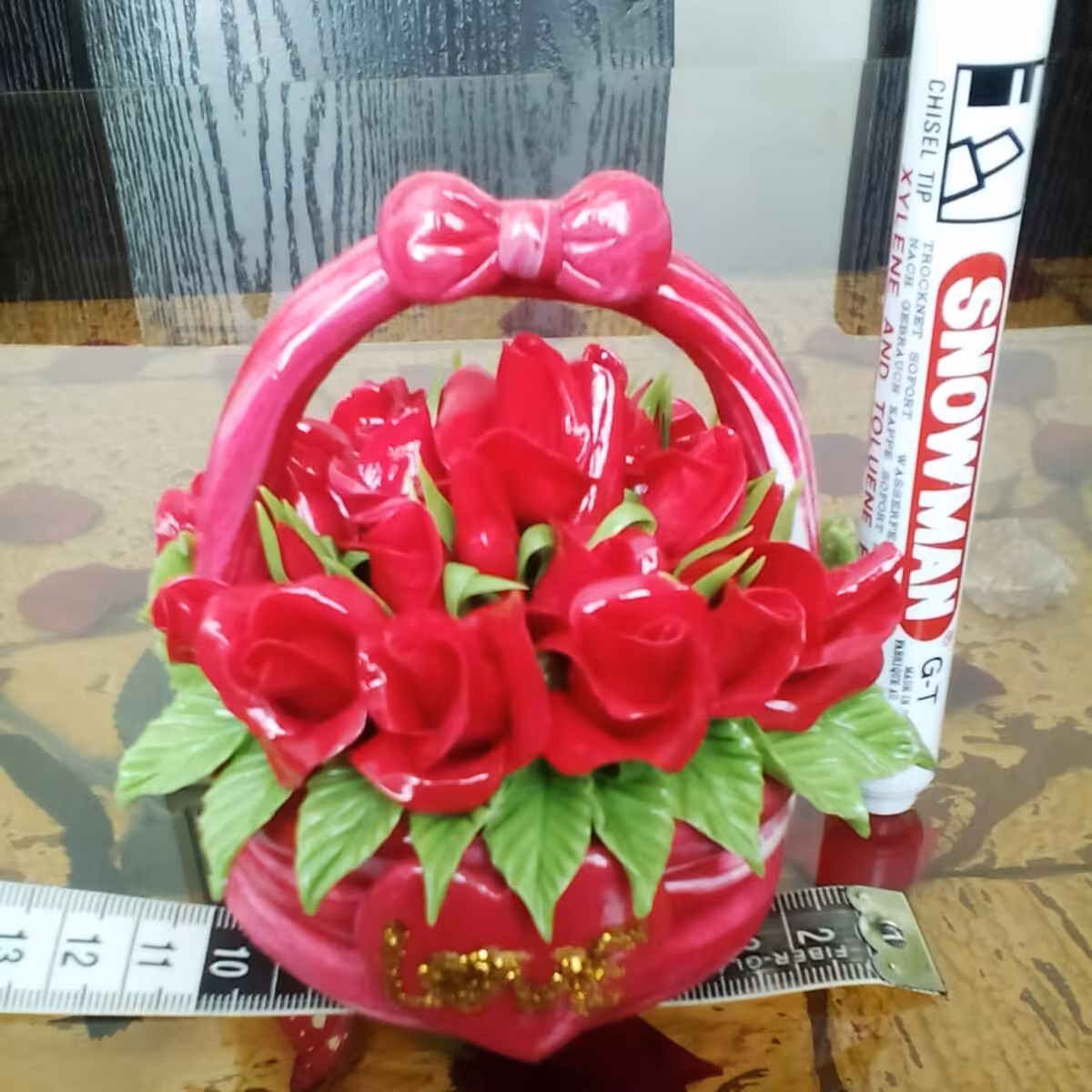 سبد تزئینی دست ساز خمیر ایتالیایی روی قلب کار شده روی سبد اسم یا مادر یا هر اسمی بنا به نظر شما قابل اجراست