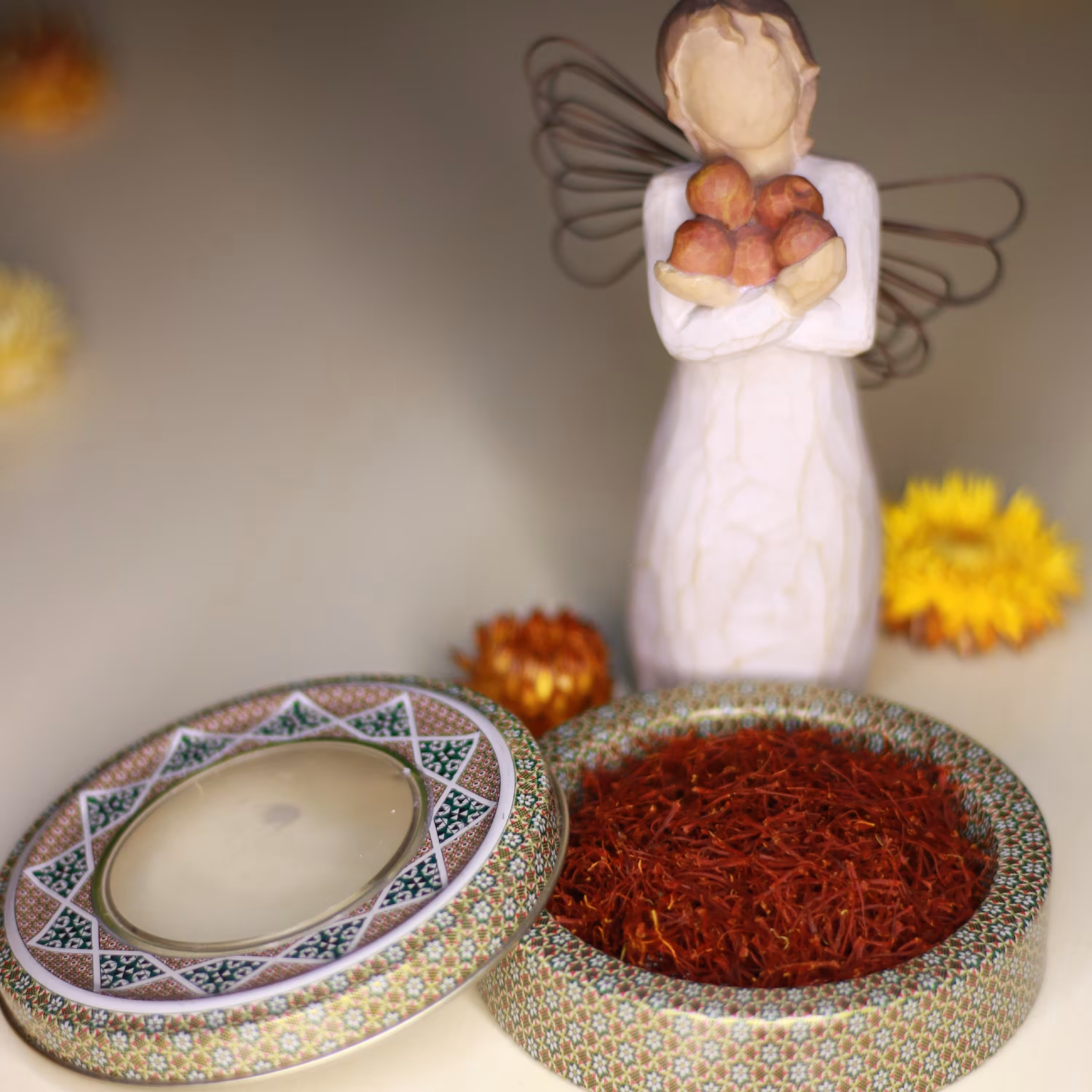 زعفران سرگل درجه یک (یک مثقالی با ظرف خاتم و جعبه)