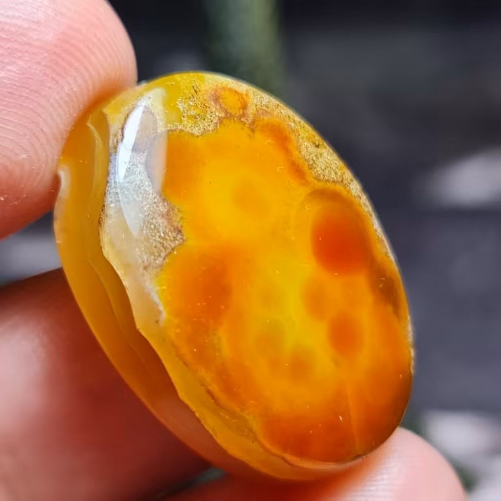  نگین فوق العاده زیبای سنگ عقیق بسیار خاص اصل خراسانی 
کد  26298