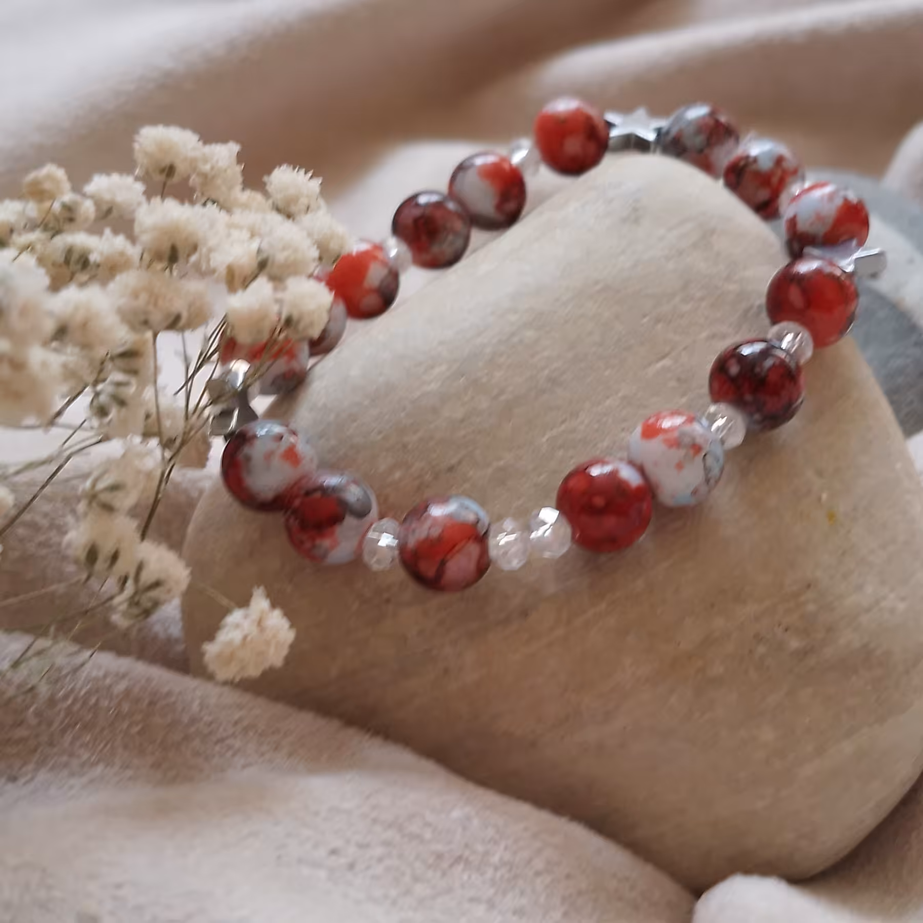 دستبند کشی مهره ای قرمز و حدید (در صورت دلخواه سفارش دستبند گره کشویی هم میشه)