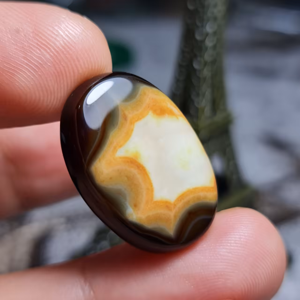 نگین فوق العاده زیبای سنگ عقیق سلیمانی خراسانی اصل معدنی 
کد 24809
