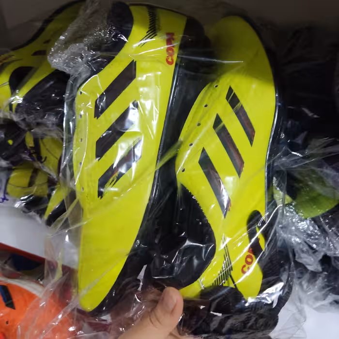 کفش چمنی ارسال رایگان جنس عالی 