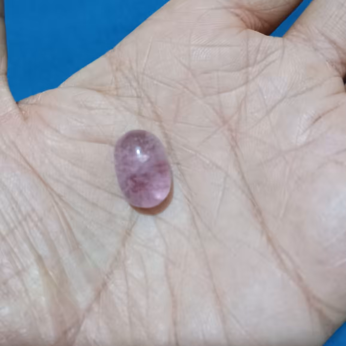 نگین و سنگ فلوریت صورتی اصل و معدنی بسیار زیبا و شفاف و خوشرنگ مخصوص انگشتر مردانه و زنانه و گردنبند و کلکسیون و سنگ درم