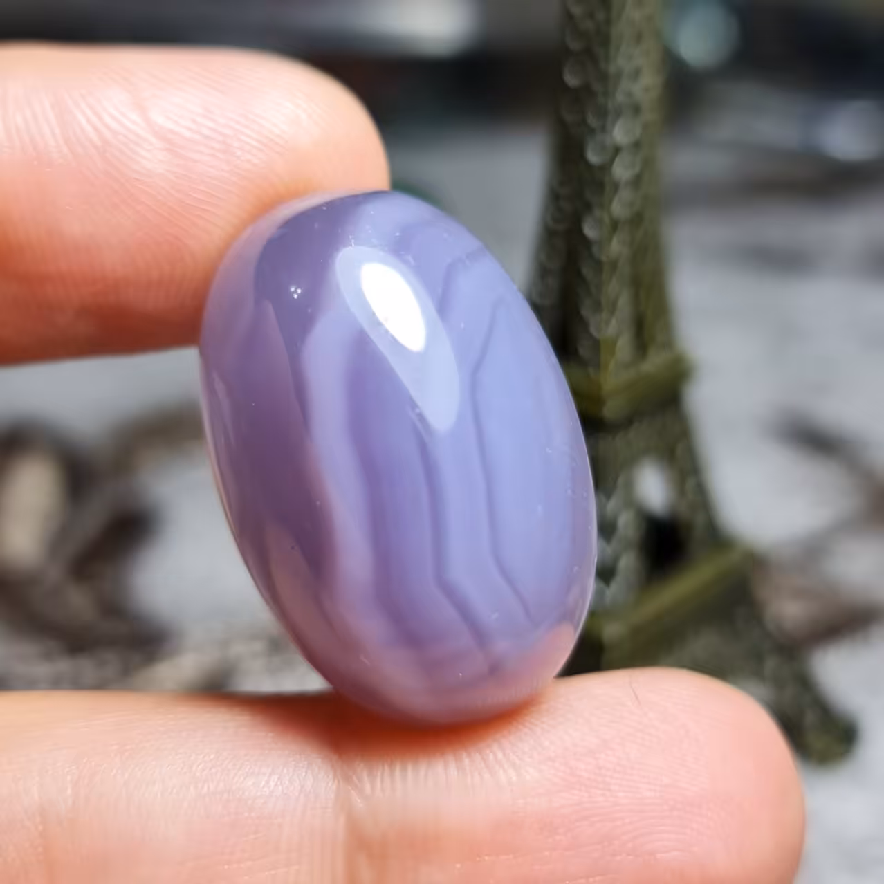 نگین  زیبای سنگ عقیق بسیار خاص اصل معدنی قابلیت تغییر رنگ به رنگهای کبود و بنفش در دماهای گرم و سرد 