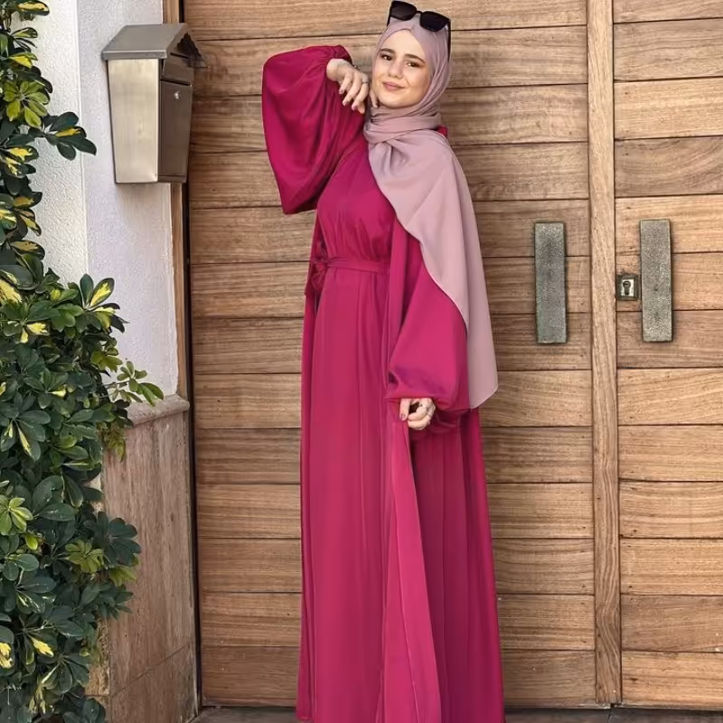 عبای حلما کرپ الیزه در رنگبندی زیری و رویه باهم هستند ولی جدا هستند و وصل به هم نیستند.