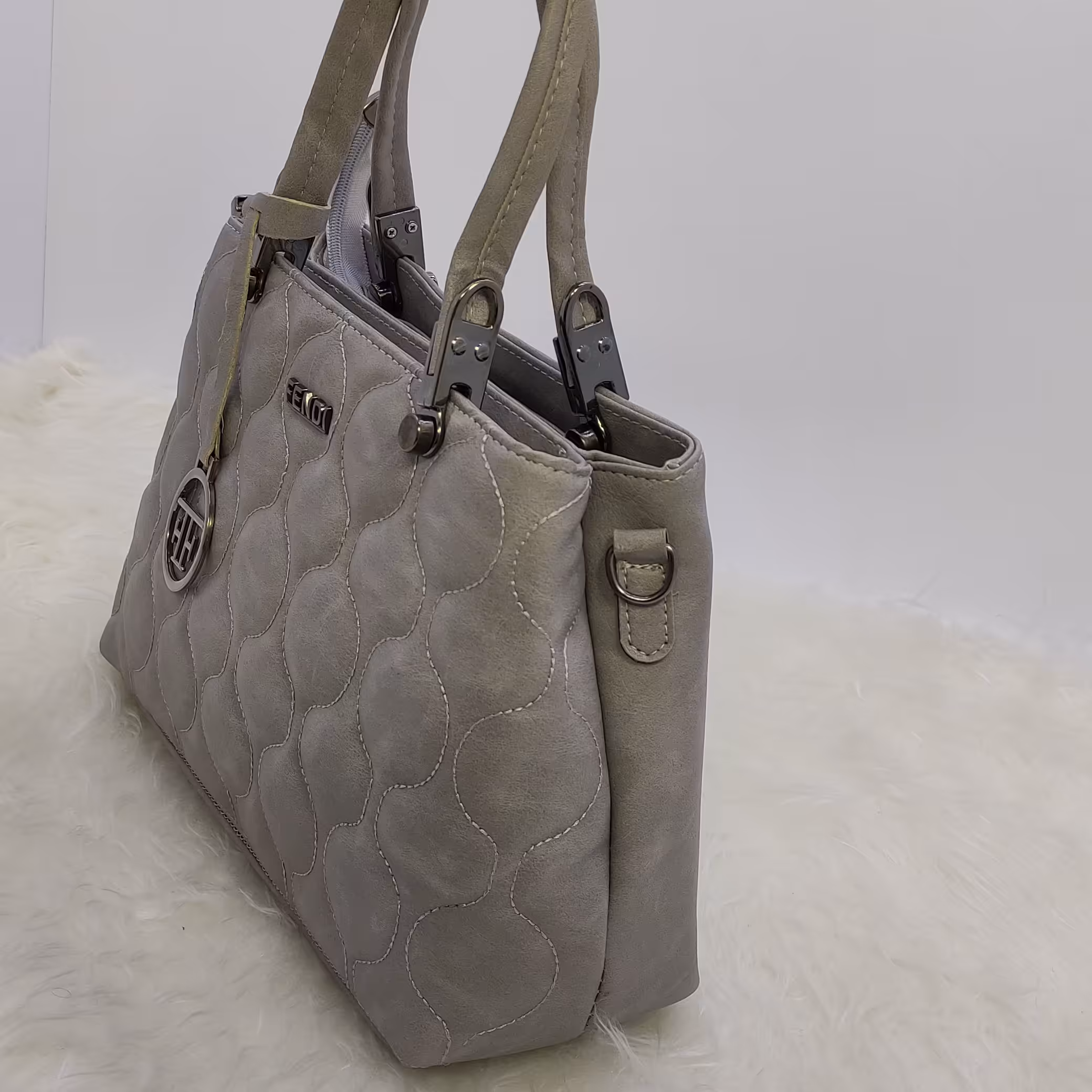 کیف دستی _دوشی دارای بند بلند و کوتاه در چهار رنگ زیبا در ابعاد 30*22