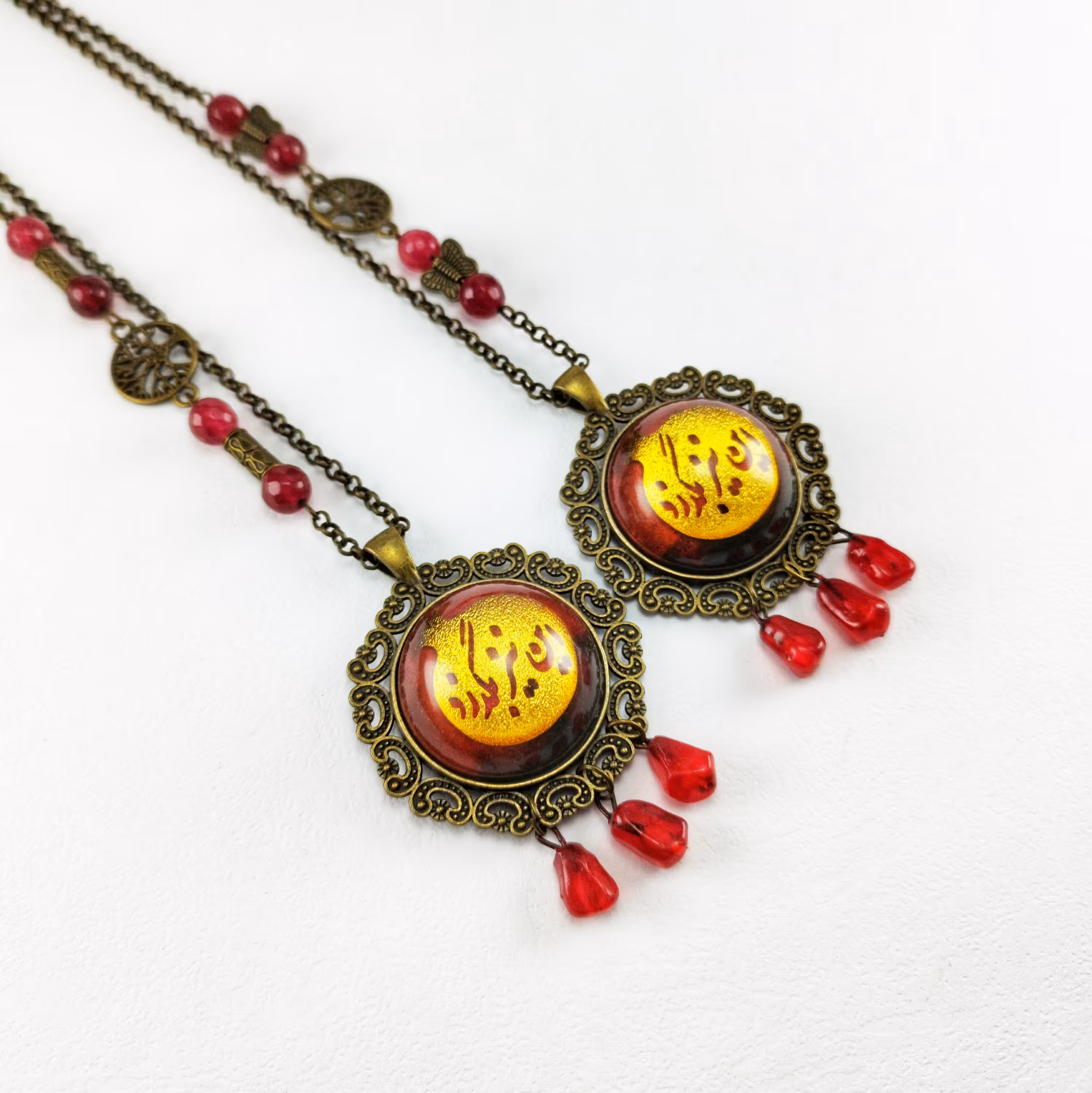 رومانتویی برنزی رزینی انار با زنجیر بلند ( دستساز)