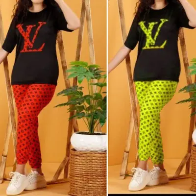 ست تیشرت شلوار Lv زنانه با جنس کرپ کش و فری سایز تا حدود سایز 44 بصورت جذب (قبل از سفارش از غرفه دار موجودی گرفته شود)
