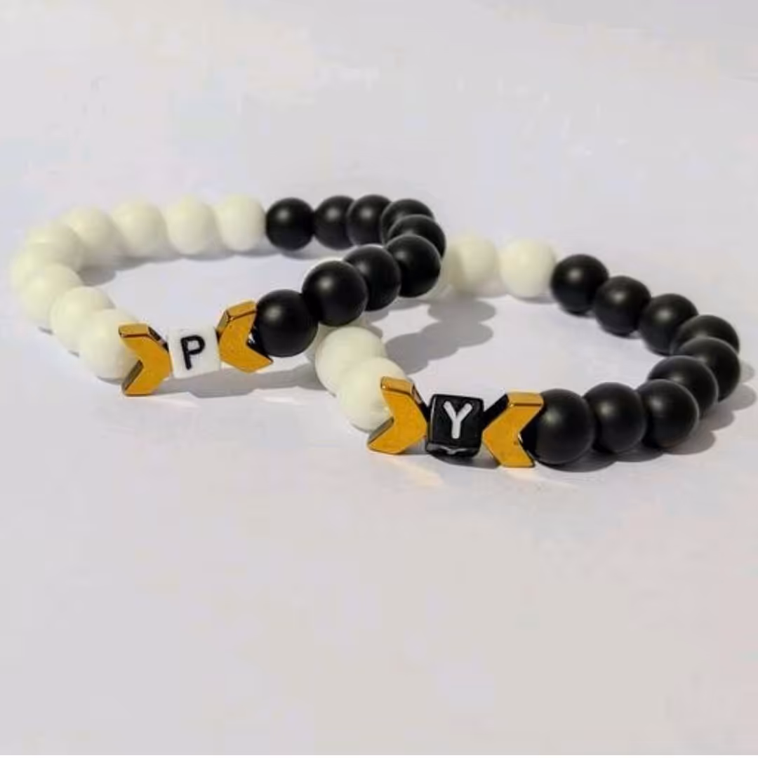 ست دستبند عاشقانه با حروف اول اسم شما کد5 ارسال رایگان 