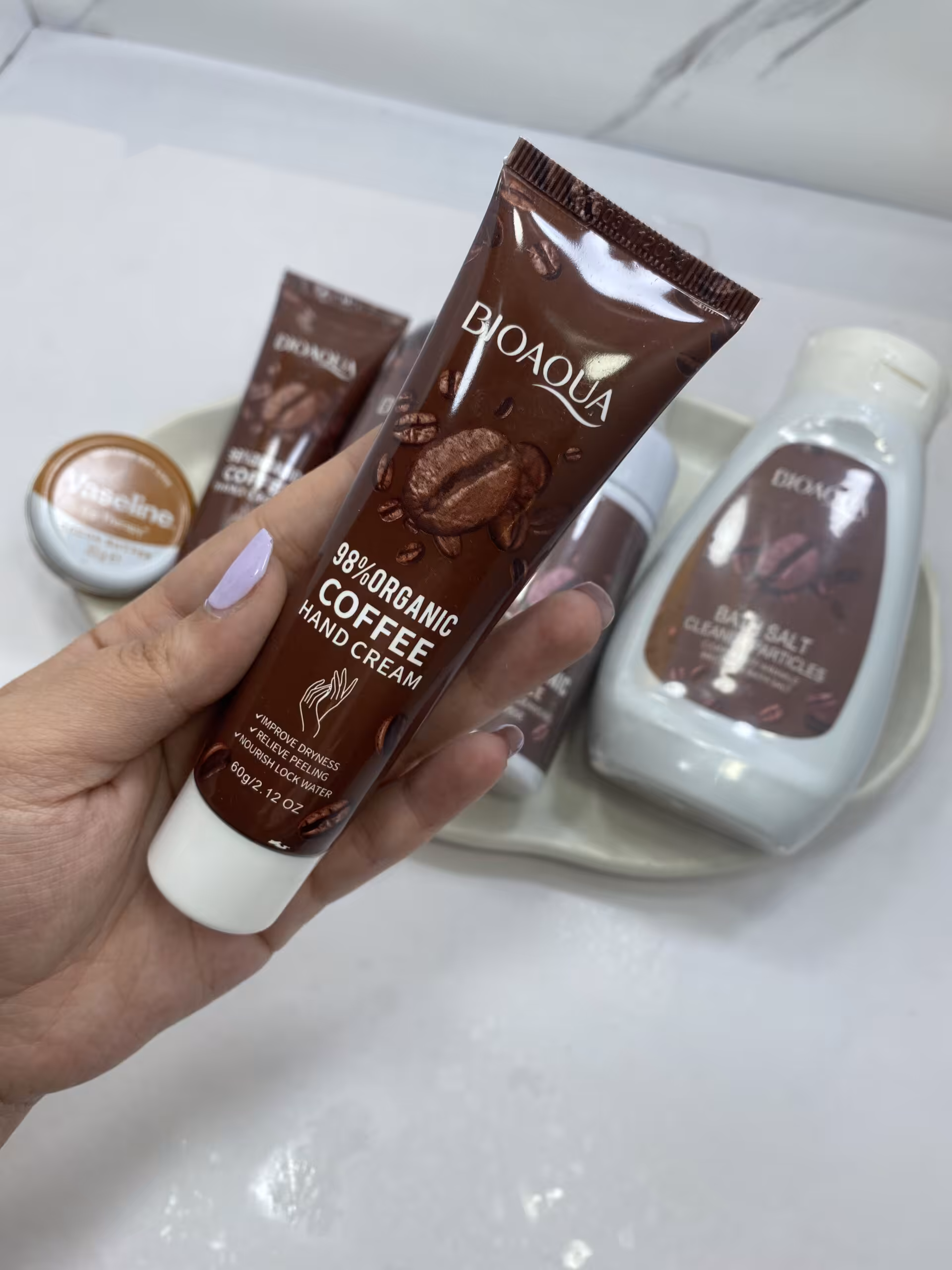 کرم دست قهوه