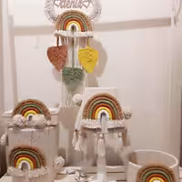 آباژور مکرومه بهمراه حلقه آویز اسم و سبد لوسیون و سطل زباله و جادستمال اکسسوری مکرومه هیوادگالری و آیدا دیزاین