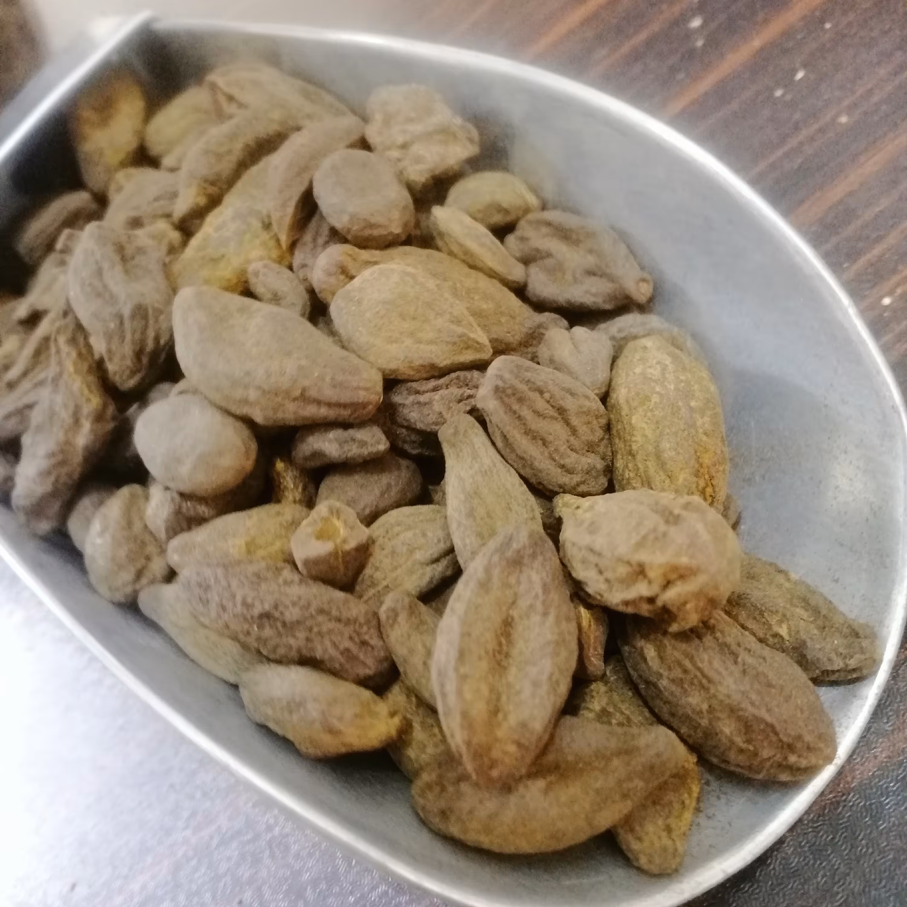 هلیله سیاه اعلا (100 گرمی) (پس کرایه)