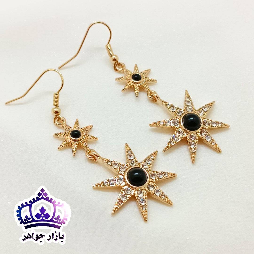 گوشواره ستاره فوق العاده زیبا براق زیبا با کیفیت عالی...روزانه بدلیجات 50 درصد تخفیف رو استوری میکنیم.مارو دنبال کنید.