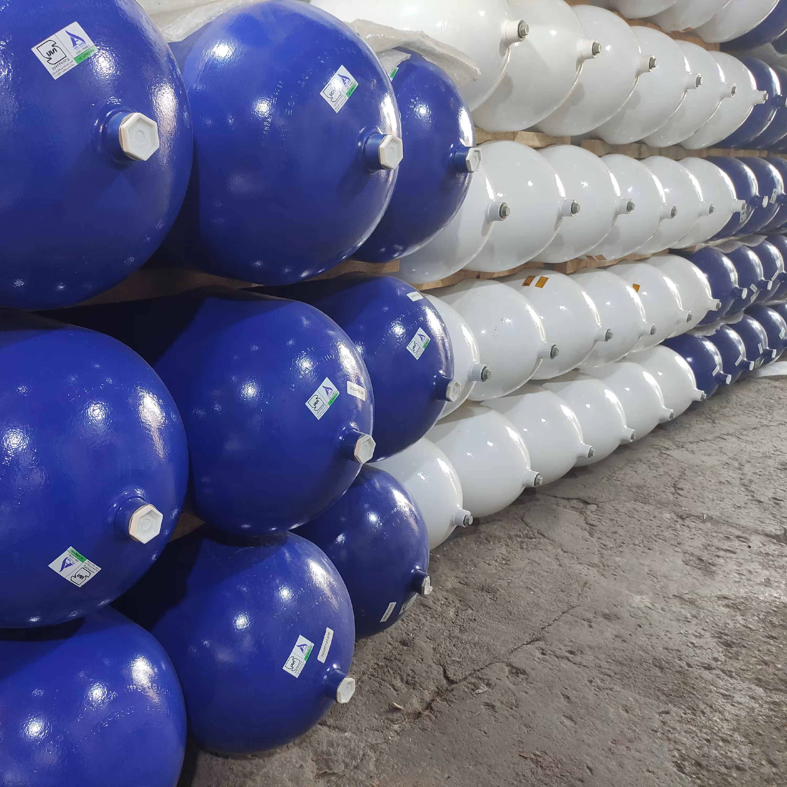 مخزن 35 لیتری CNG سی ان جی گاز دوگانه وانت ( ارسال با باربری و کرایه حمل موقع تحویل کالا توسط خریدار پرداخت میگردد)