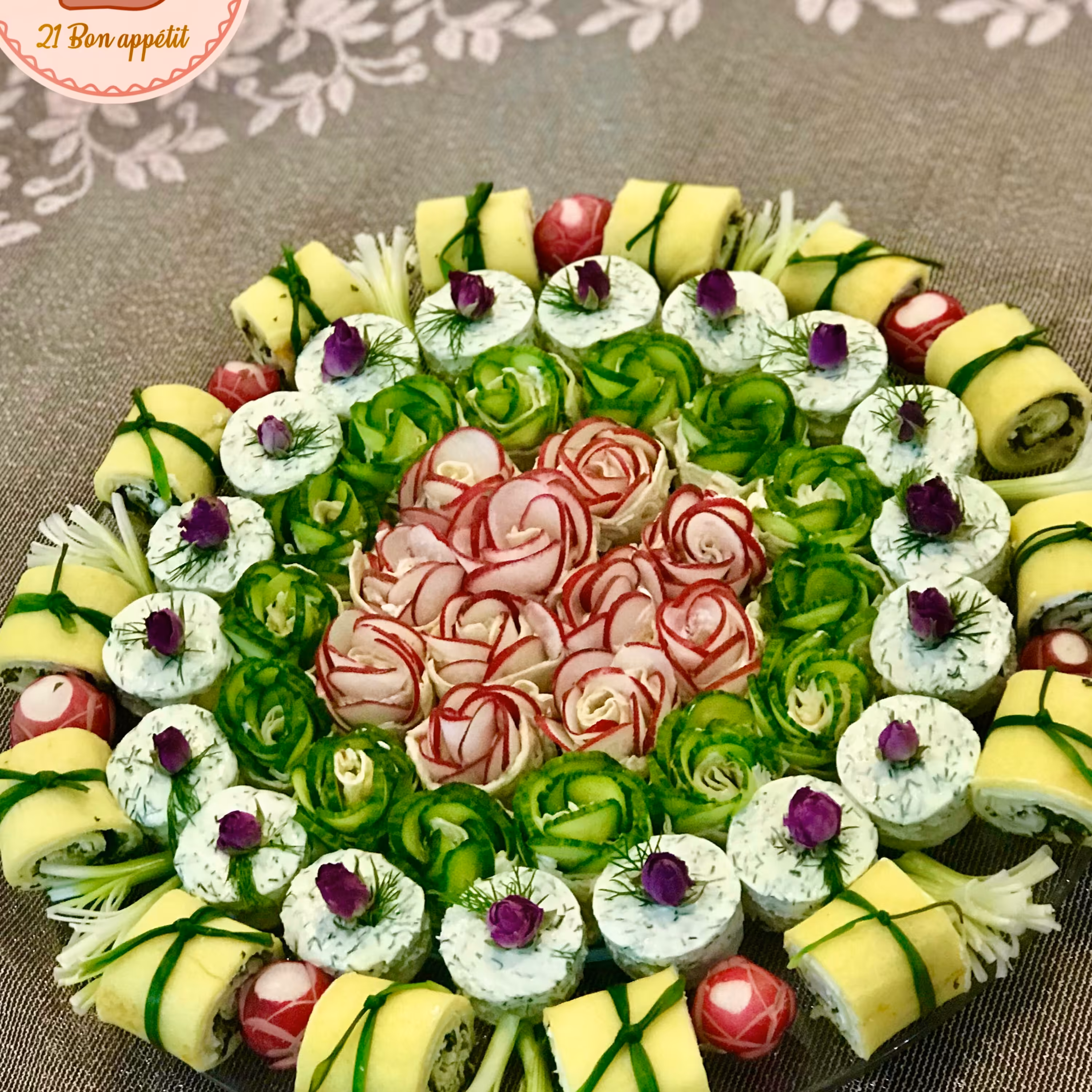 سینی نان و پنیر و سبزی 