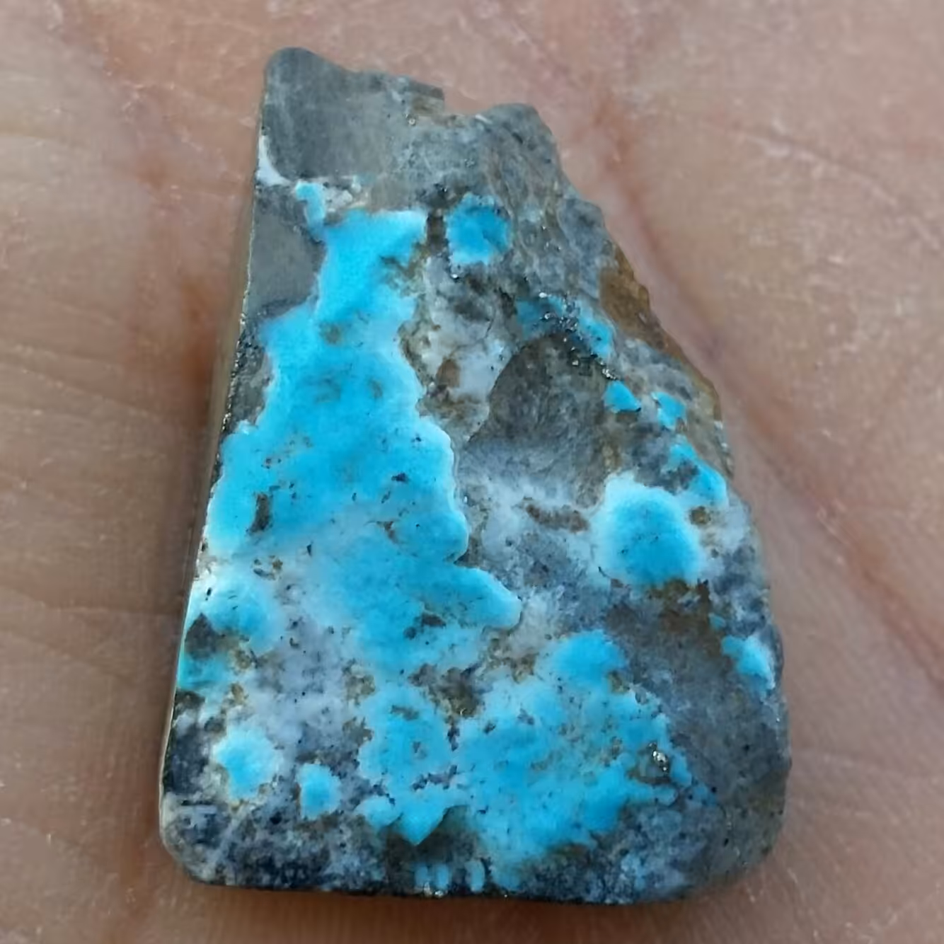 اسلایس سنگ راف فیروزه آبی اصل نیشابور 100 در 100 طبیعی بی نظیرر شاهکار خلقت
خااااص