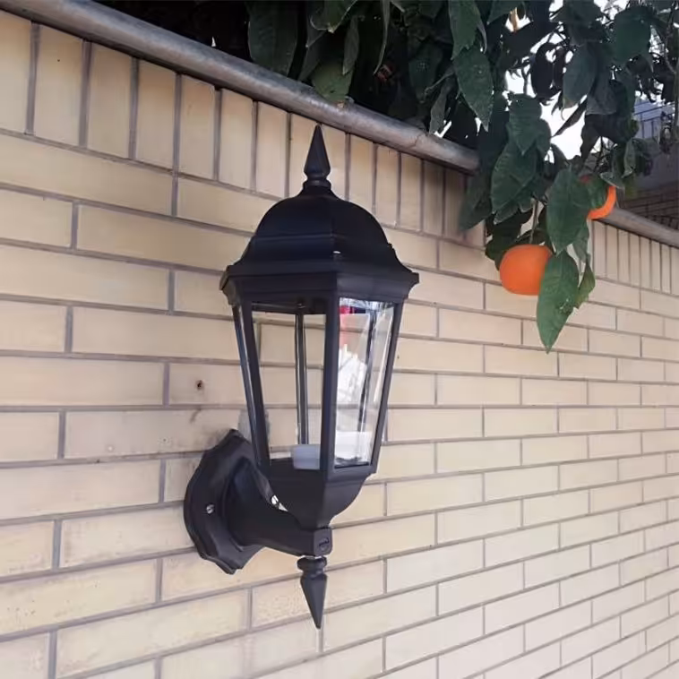 چراغ برقی دیواری محیطی طرح انگلیسی