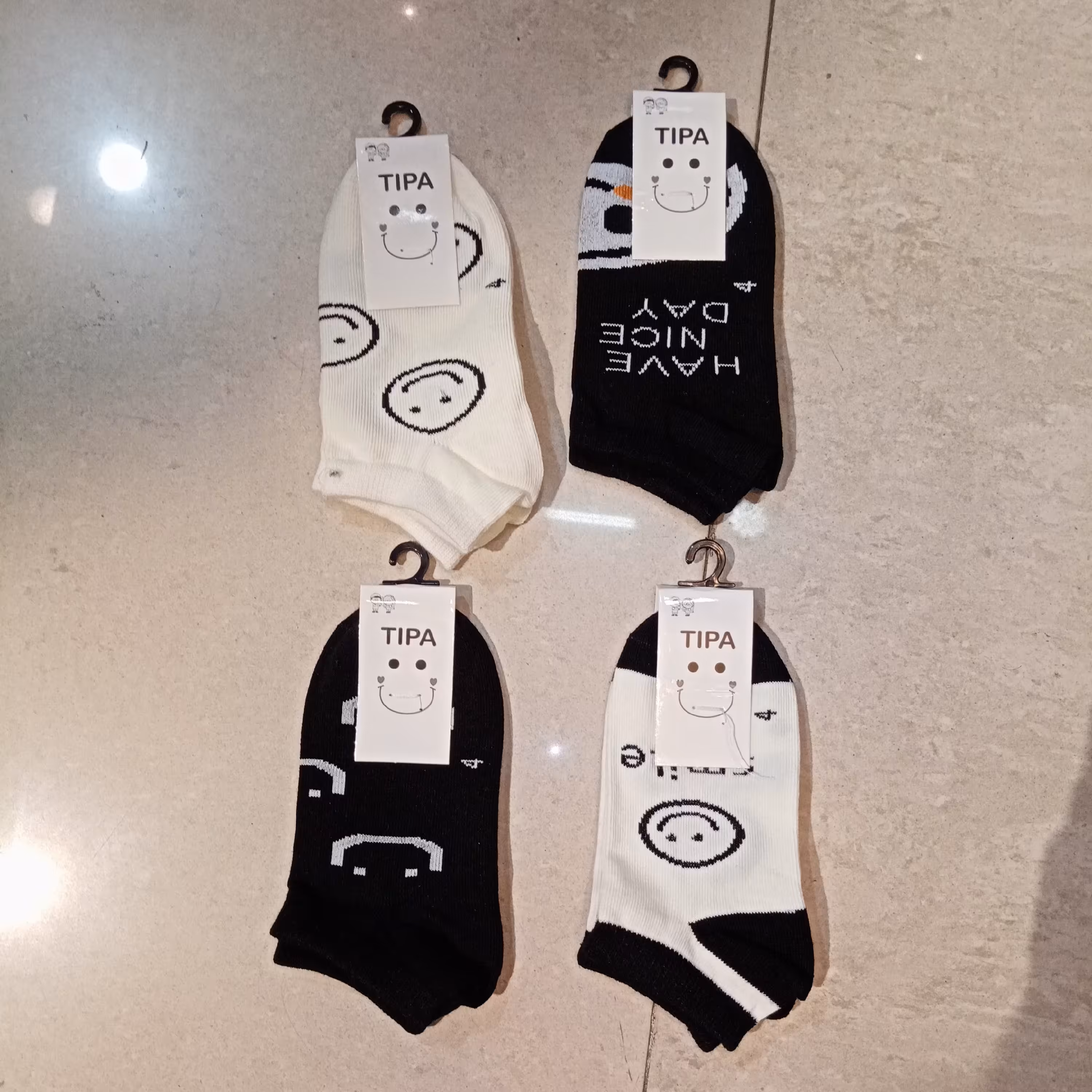 جوراب استیکری بچه گانه 