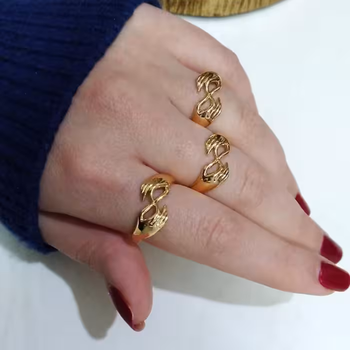 انگشتر آغوش طرح گلد جنس استیل رنگ ثابت در 4 سایز