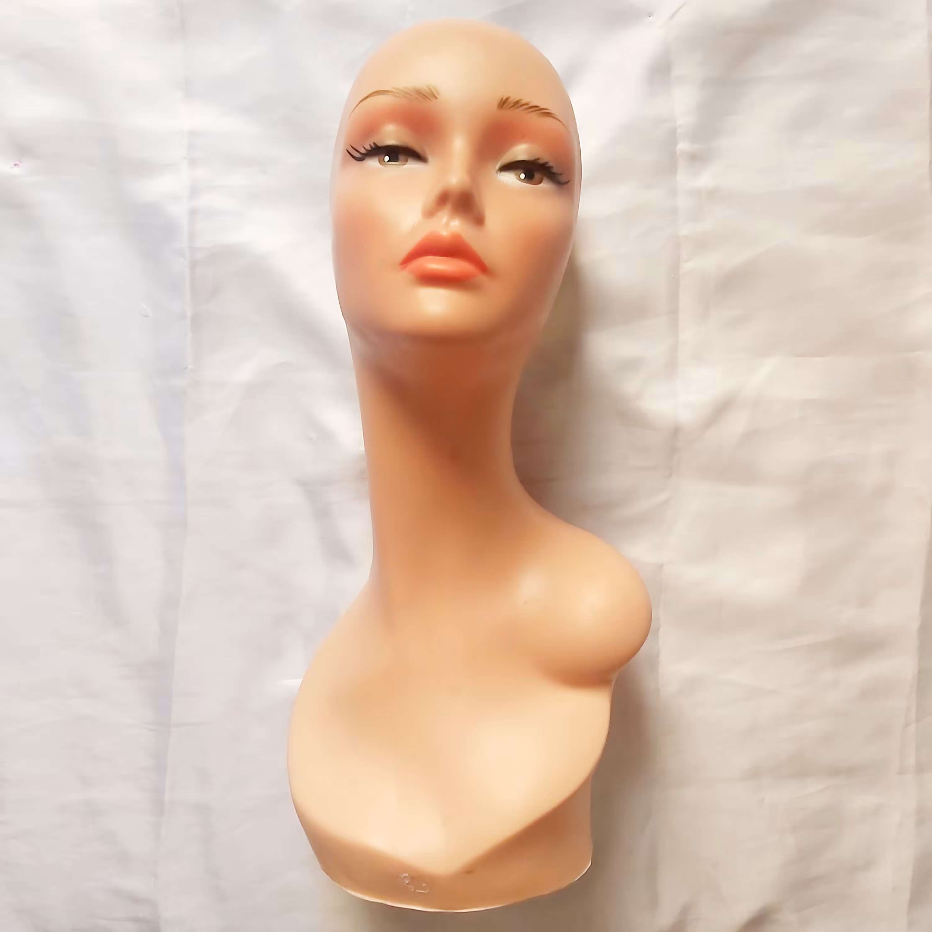 مانکن سر و گردن پلاستیک فشرده محکم  محصولی از چین