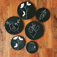 دیوارکوب سفالی طرح مینیمال عاشقانه سالگرد ازدواج و عقد و آشنایی و تولد ست 6عددی سایز2 گالری ماه آسمانی 