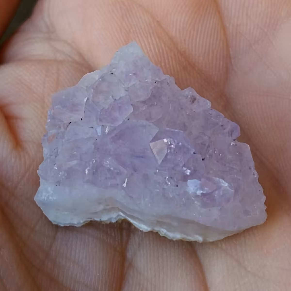 سنگ راف حبه شده آمتیس پر رنگ پر بلور بسیار زیبا دیدنی کاملا طبیعی شاهکار خلقت