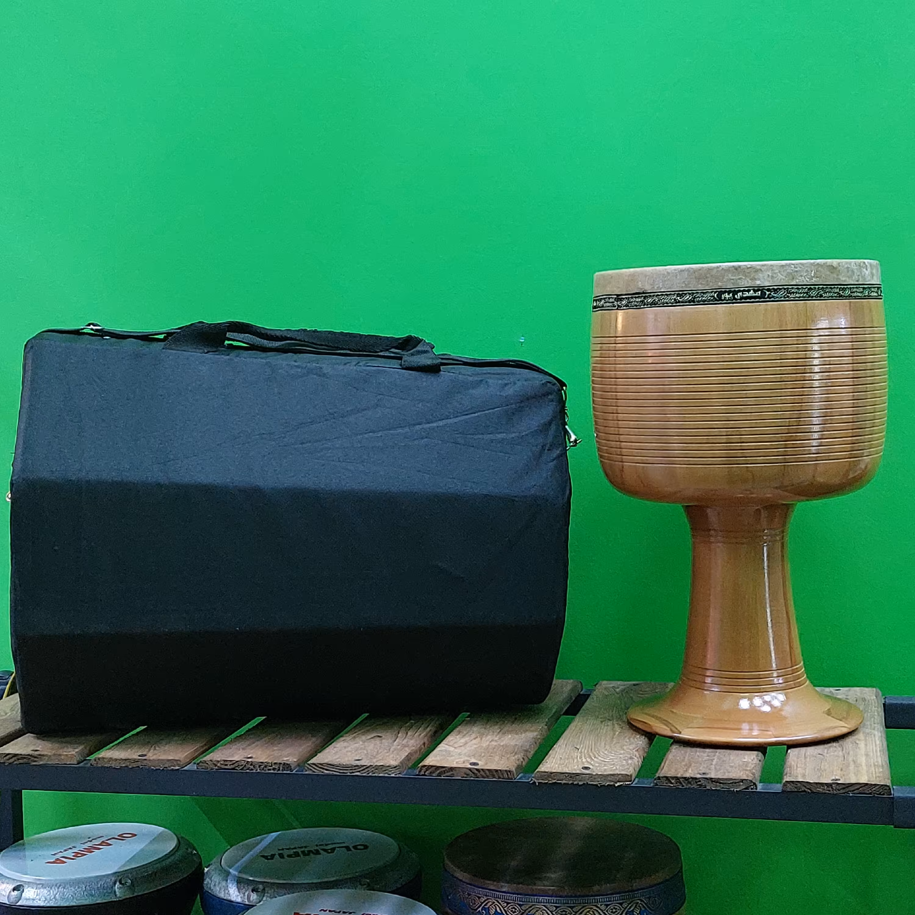 تنبک مهدی پور  دهانه 26   بهمراه هاردکیس