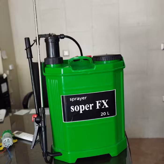 سمپاش  دستی  سوپر  آف ایکس  مخزن  بسیار مستحکم   دارای  چهار  نازل 