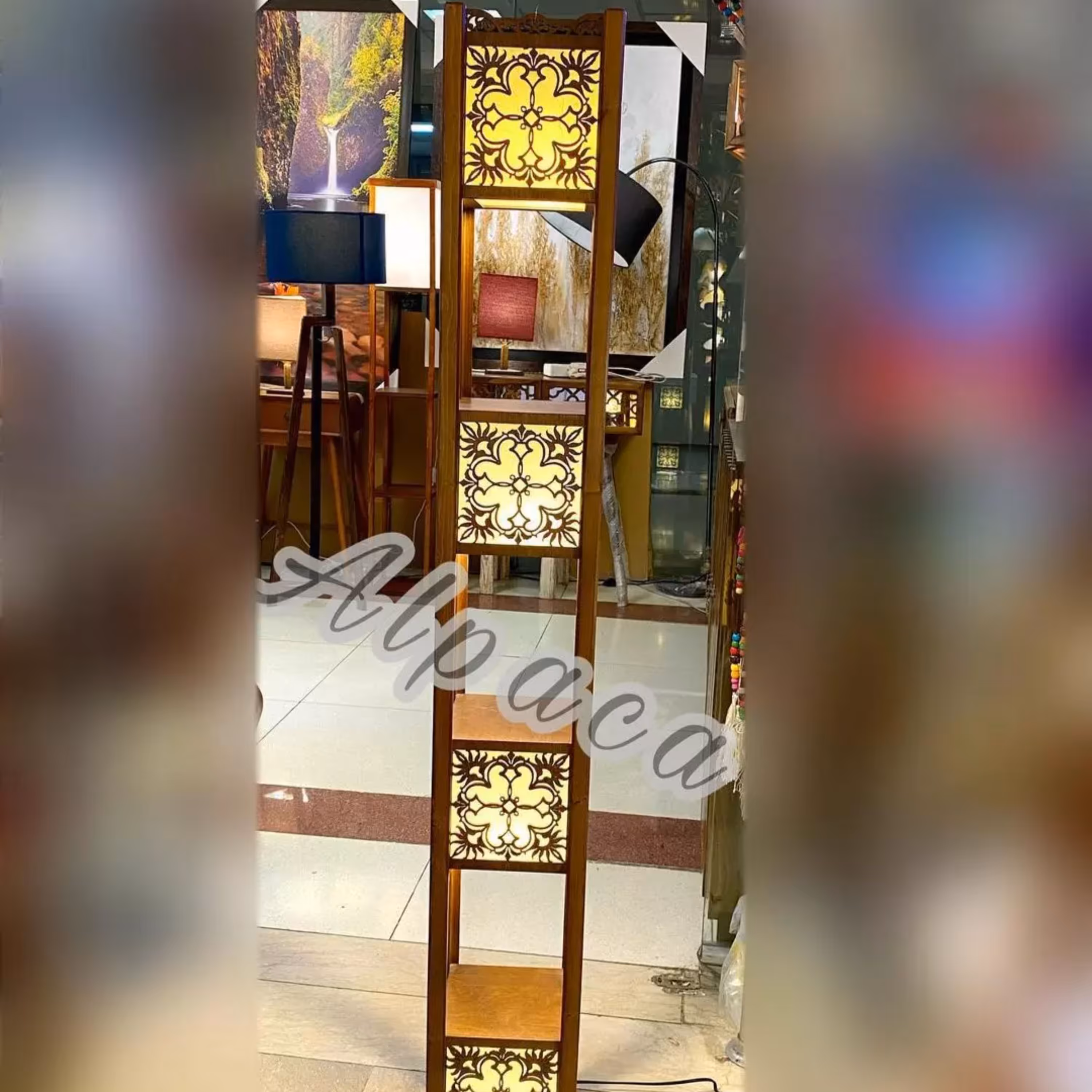 کنار سالنی چراغ دار