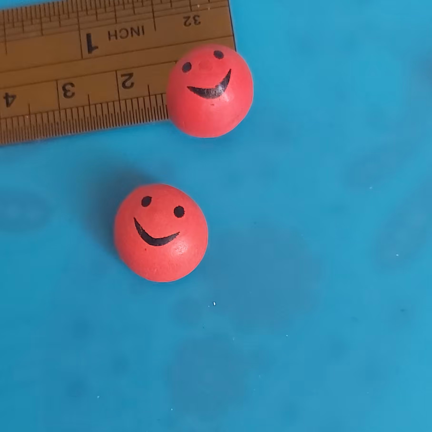 استیکرچوبی آدمک قرمز یک  سانت یک عدد بامگنته