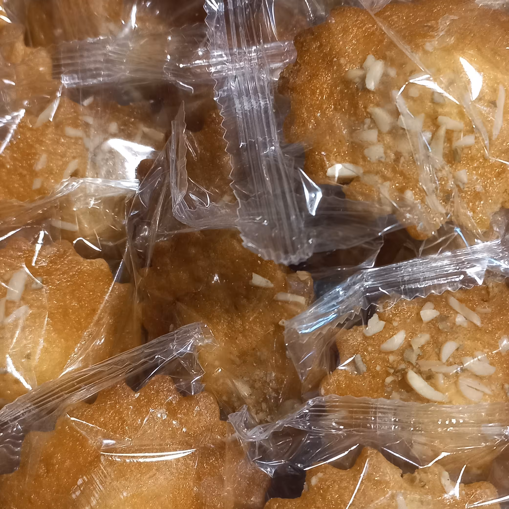 کیک یزدی سلفون دار 