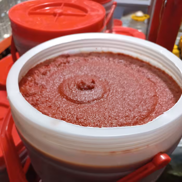 رب گوجه خانگی 5 کیلویی بدون موادنگهدارنده وافزودنی.با یک سال ضمانت