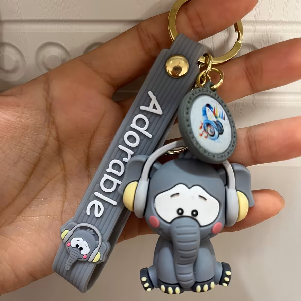 جاسوئیچی فیل خاکستری