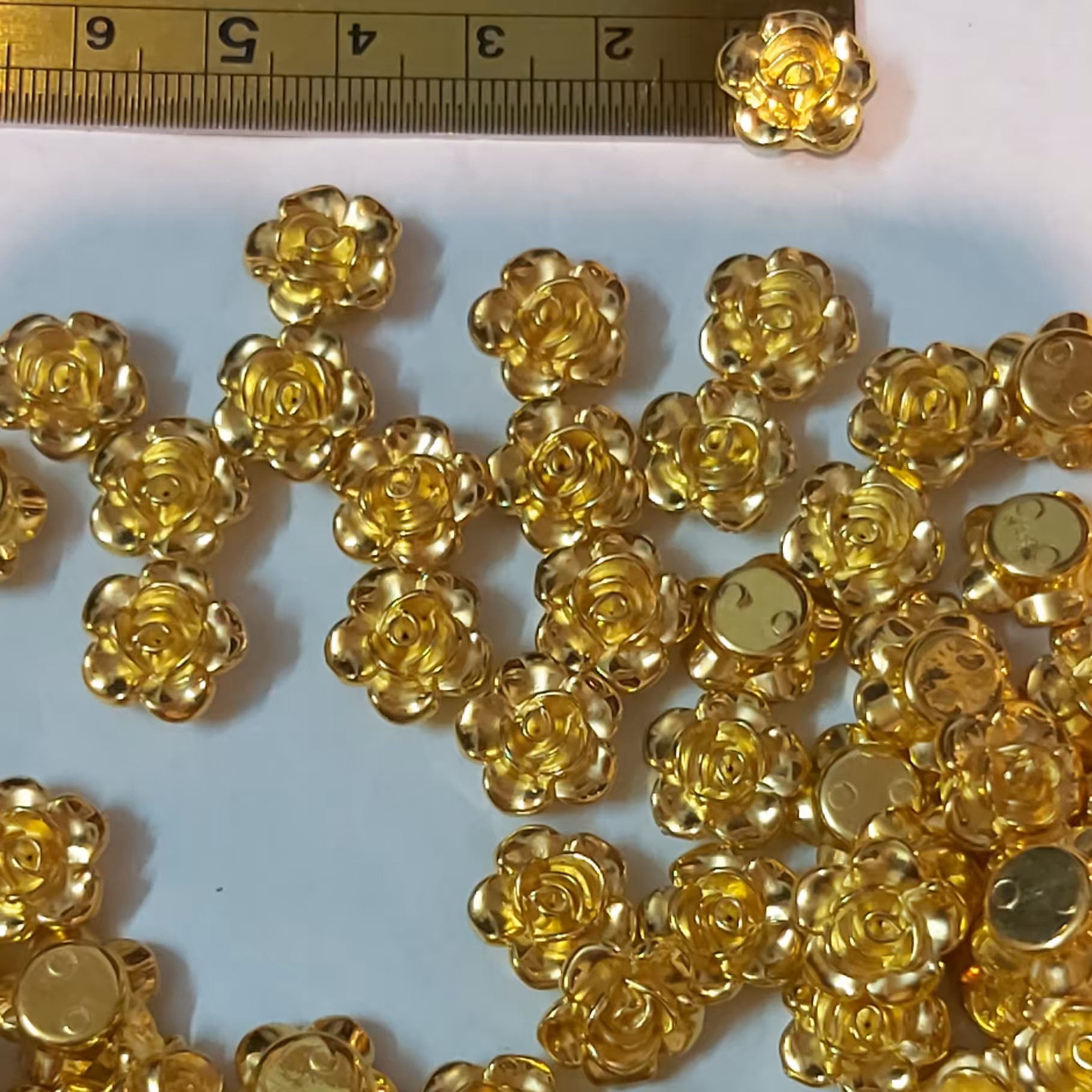 گل رزطلایی سوراخدار یک سانتی پک 10عددی