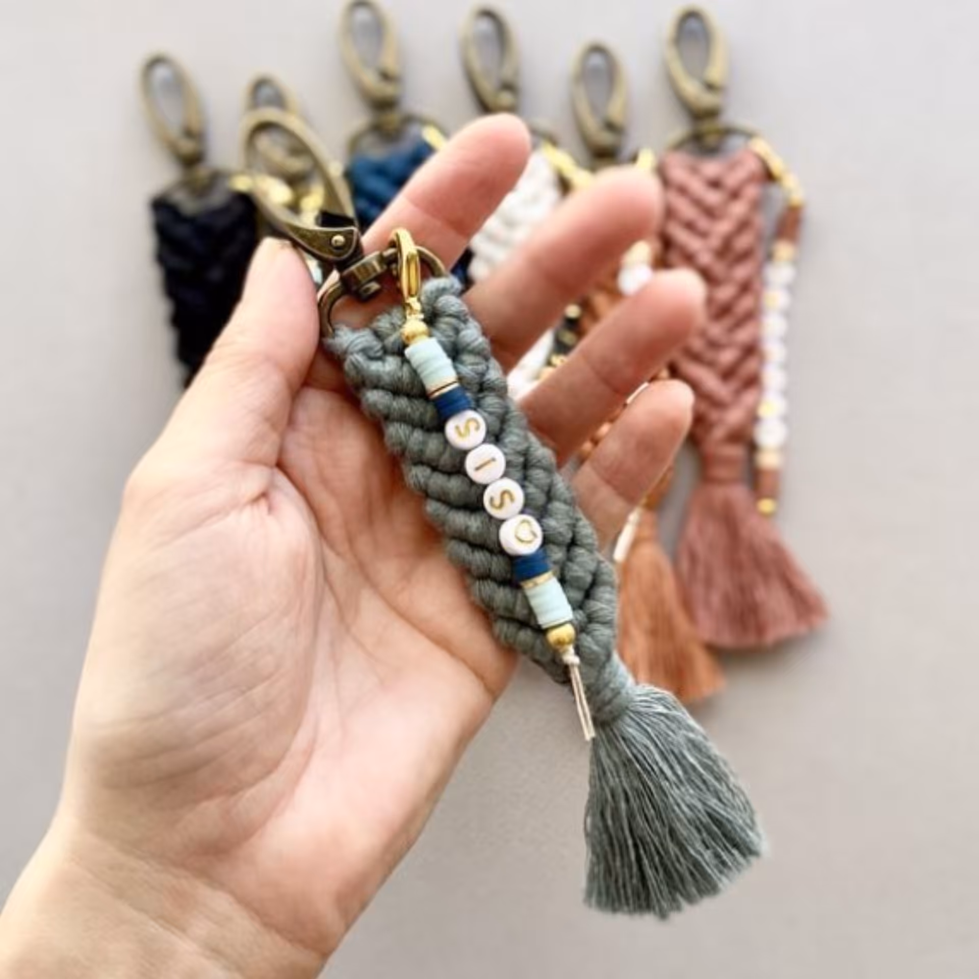 گیفت(جاکلیدی) مکرومه طرح تیغ ماهی