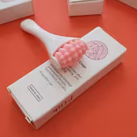 ماساژور دستی صورت و دور چشم