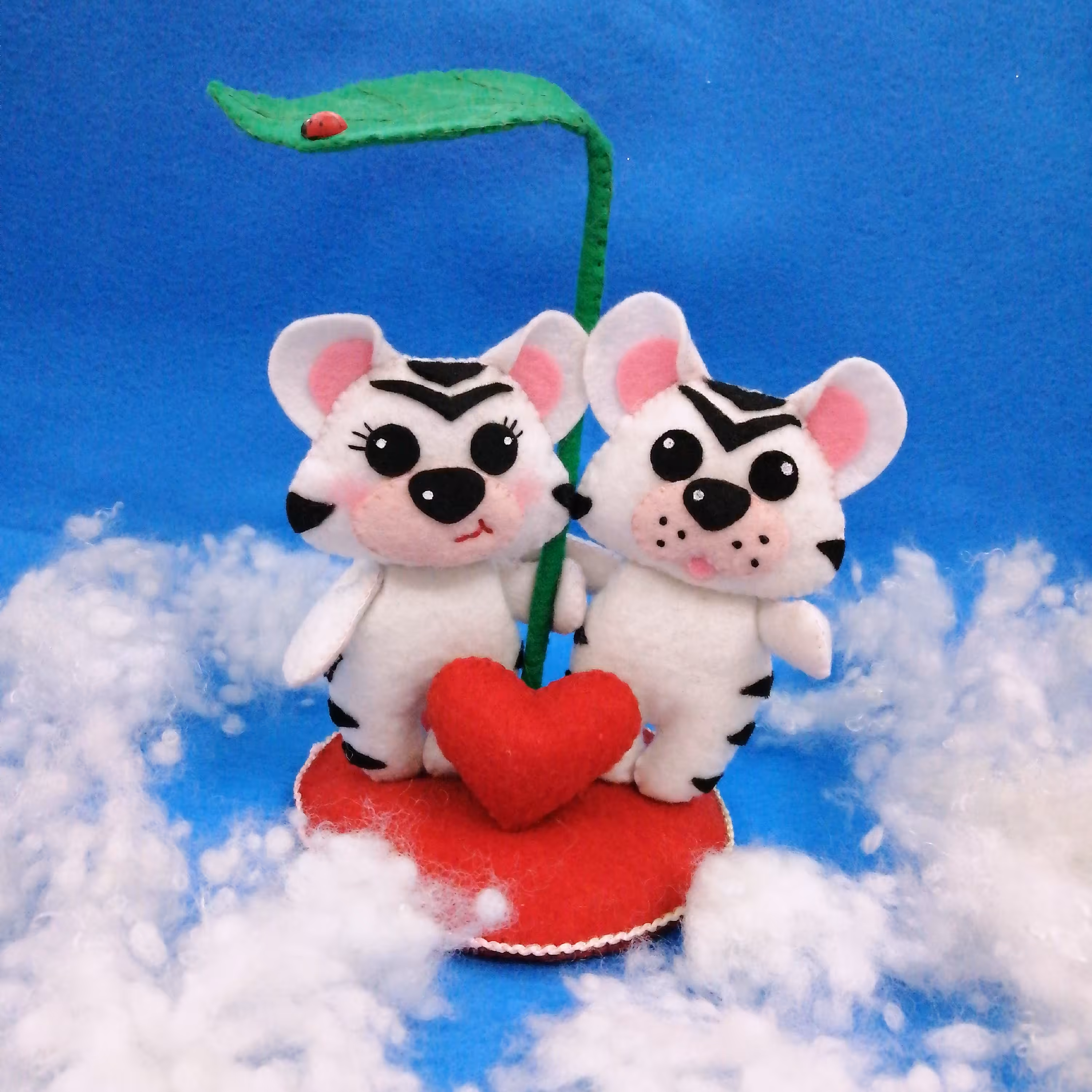 استند ببر سفید نمدی