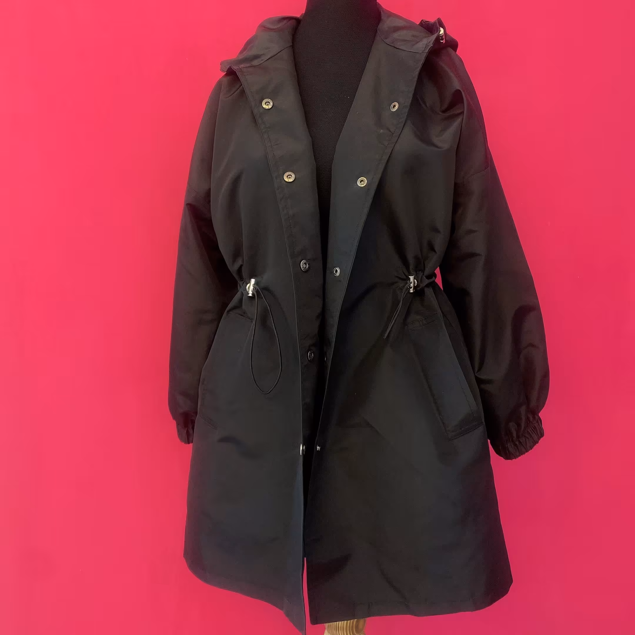 بارانی کلاه دار کمر گت دار موجود در رنگبندی زیباو سایز 46 تا 60