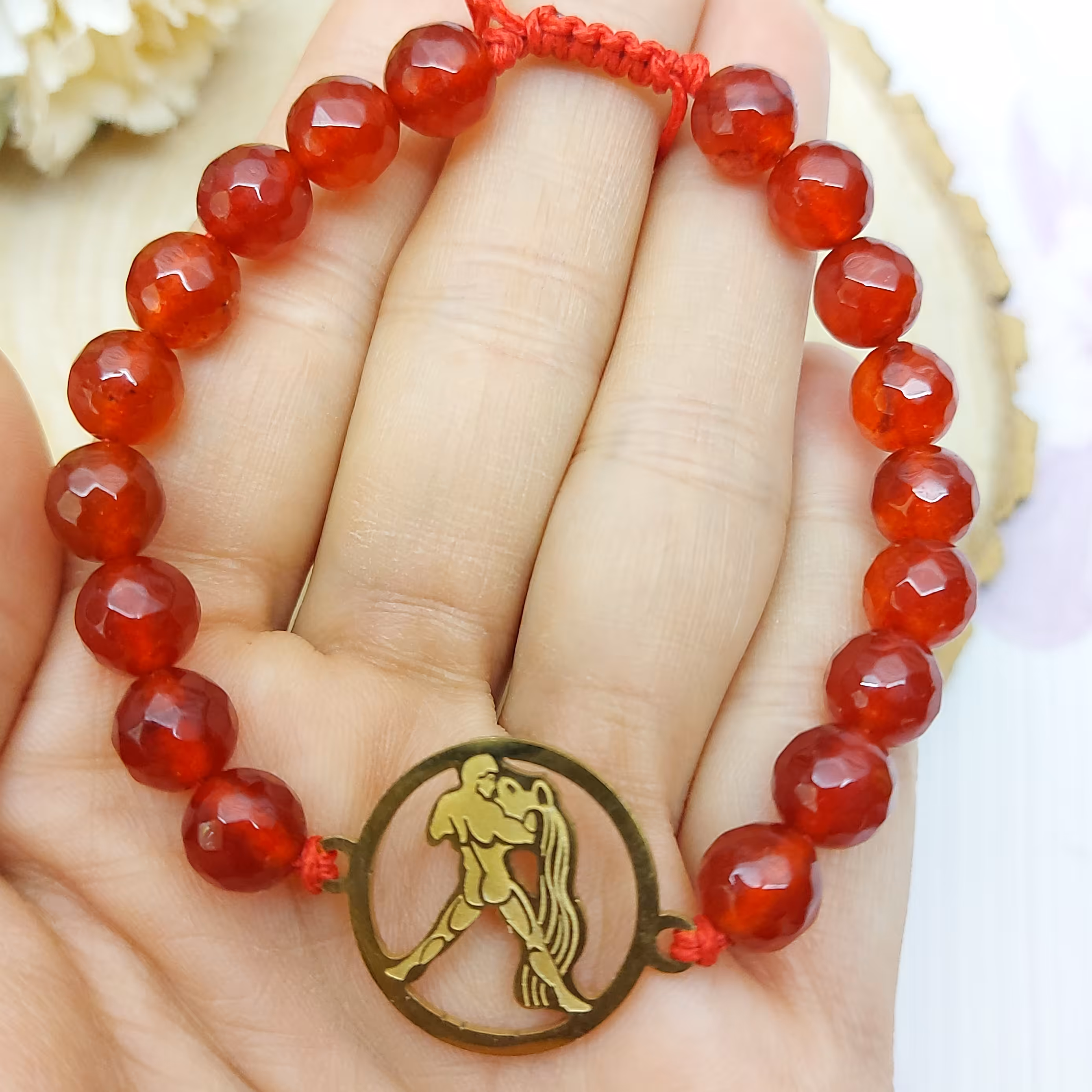 دستبند عقیق تراش با نماد ماه تولد 