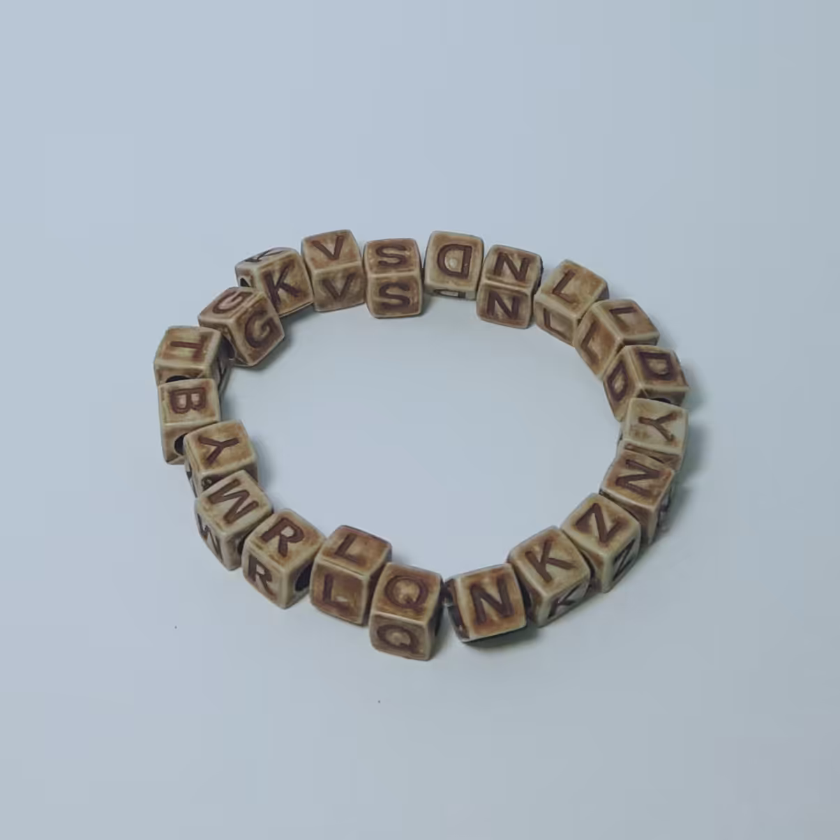 دستبند مروارید مکعبی طرح چوبی با حروف انگلیسی 