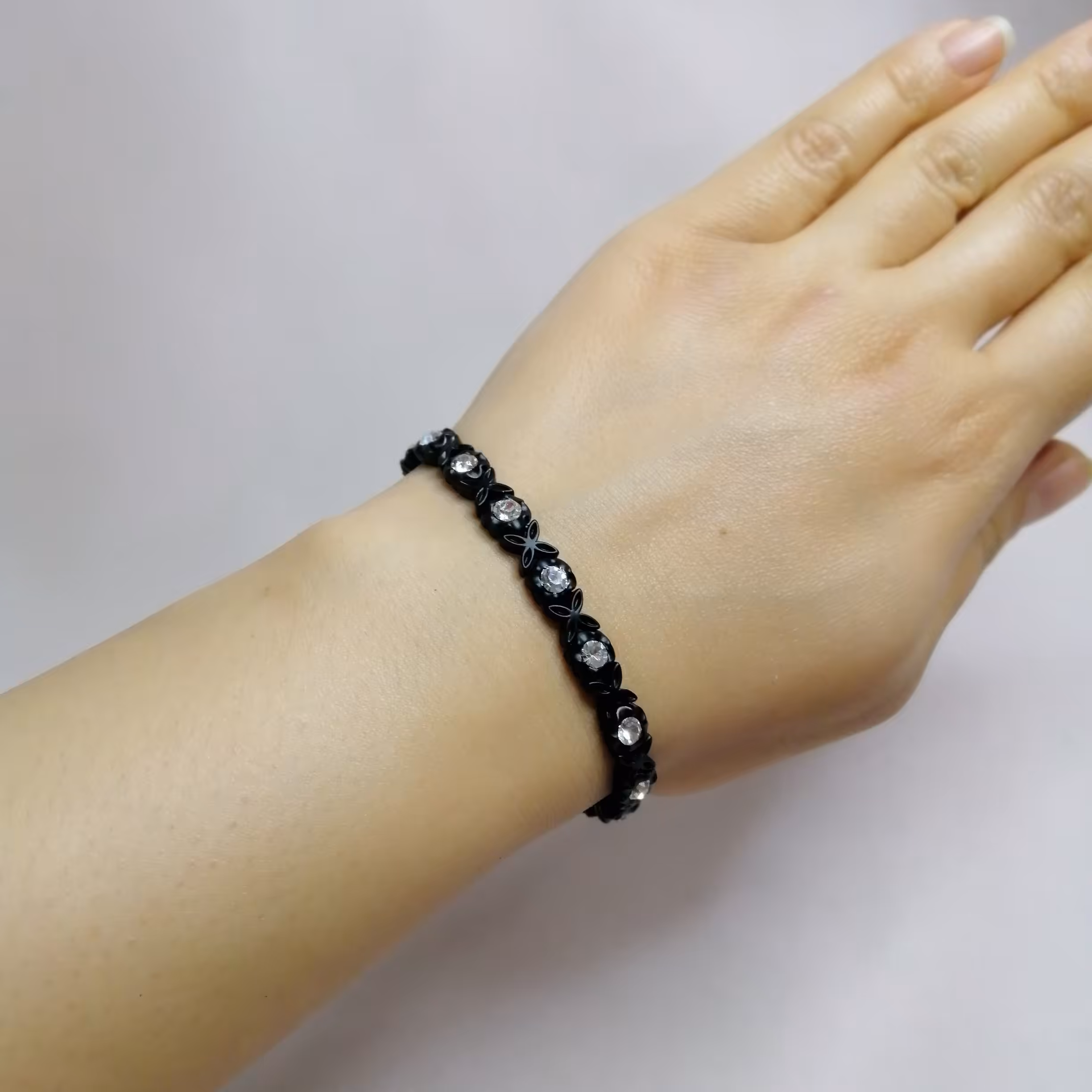 دستبند نگین دار چفتی طرح 2