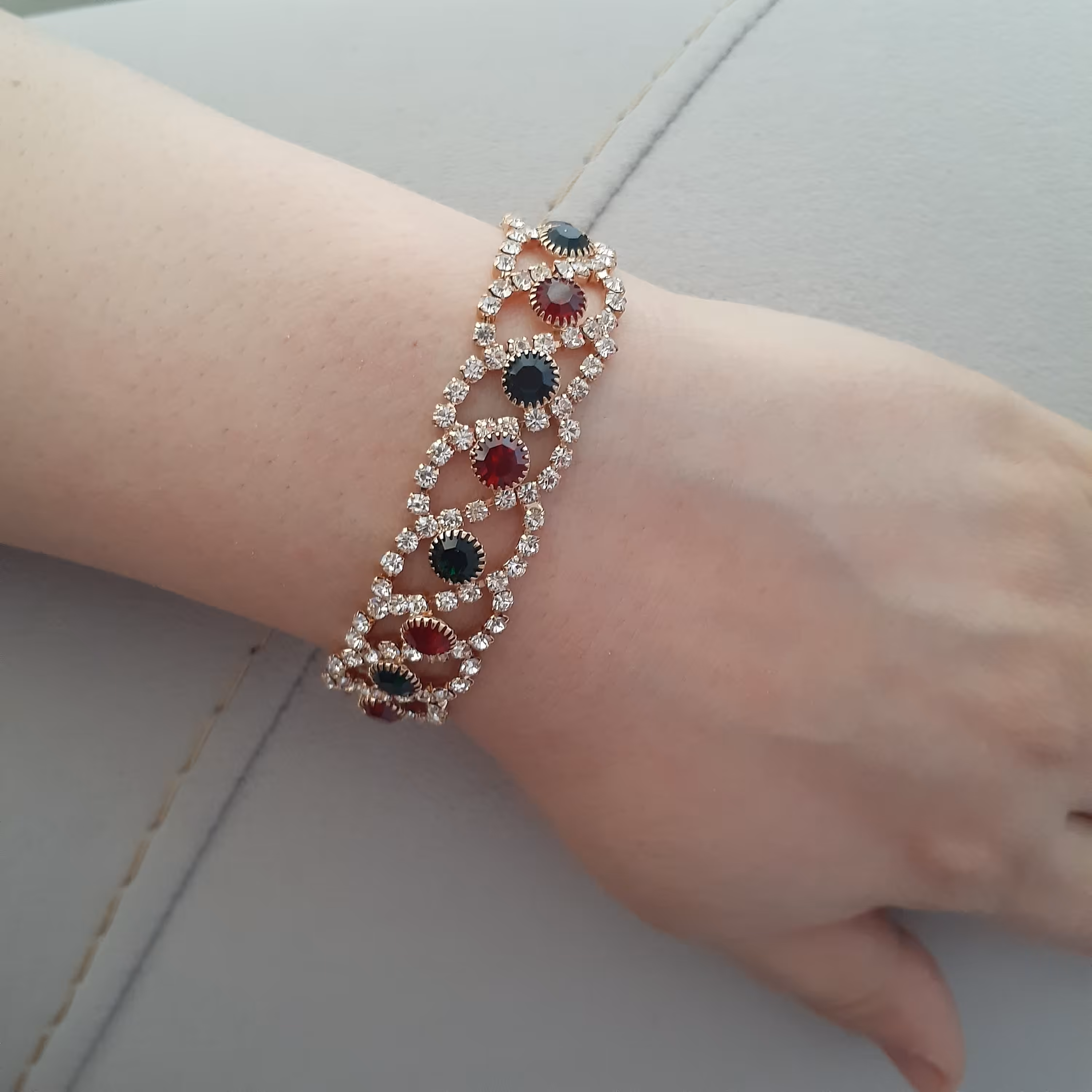 دستبند نگین کد02