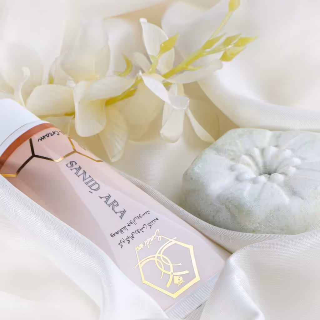 کرم همه کاره هم سفید شو هم خطوط صورتت رو برطرف کن هم لک های صورتت محومیشن بااین کرم