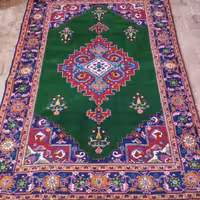 فرش دستبافت چله و گل ابریشم زمینه سبز
