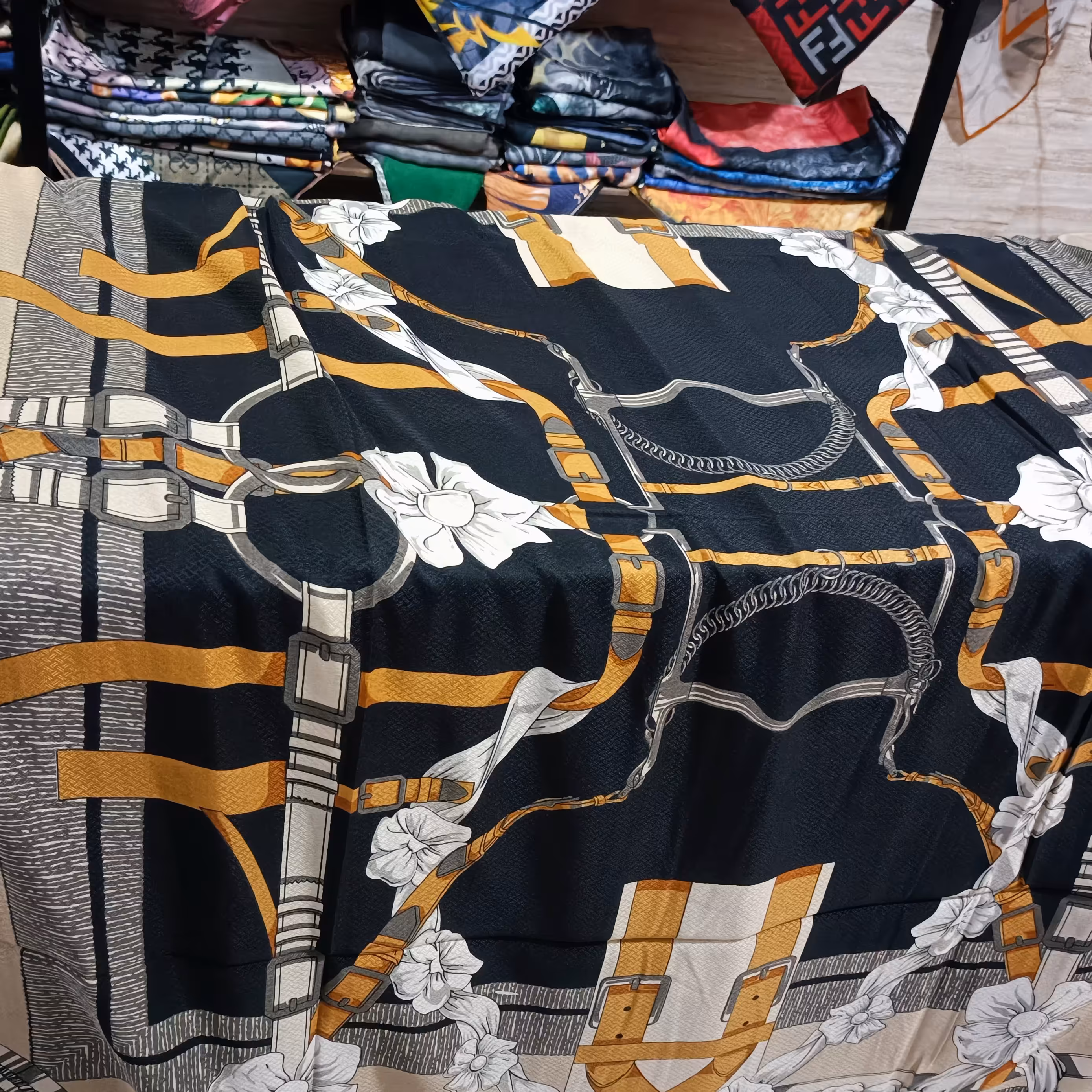 روسری طرح دار شیک