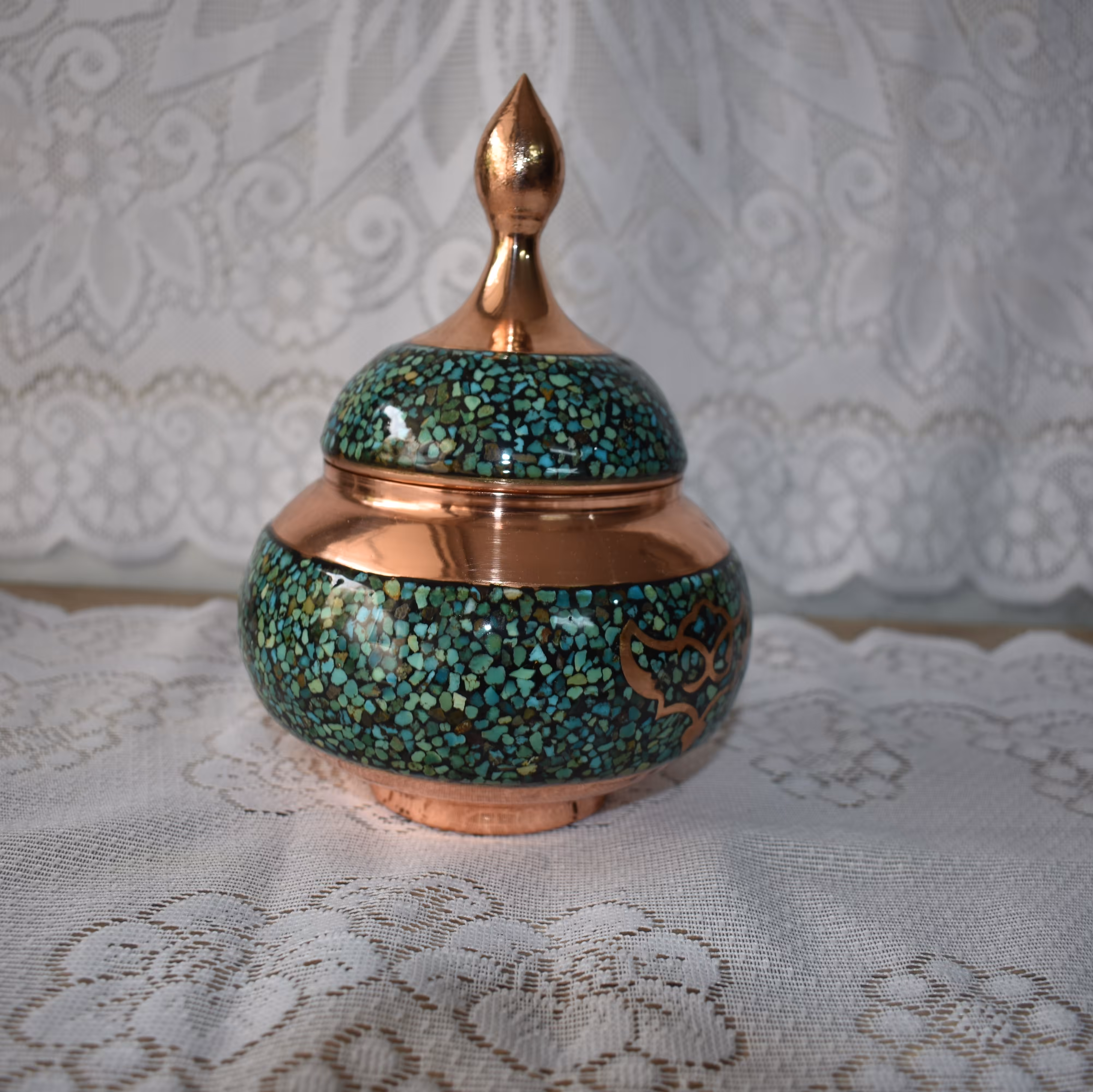 شکلات خوری فیروزه کوبی