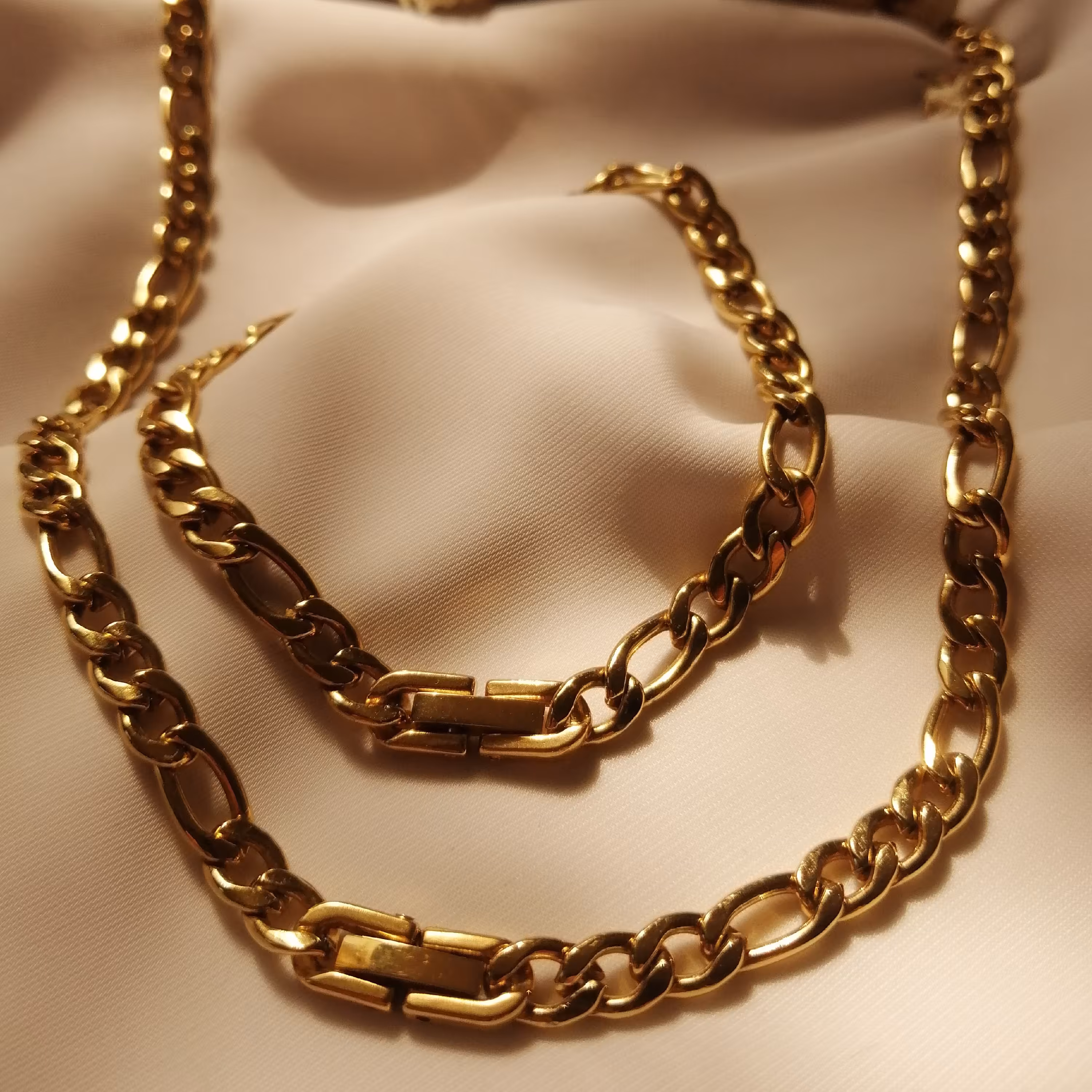 نیم ست کارتیه  بسیار شیک ، ضدحساسیت و بسیار با کیفیت