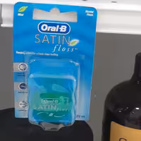 نخ دندان اورال-بی مدل 25متری رایحه نعناSatin     

