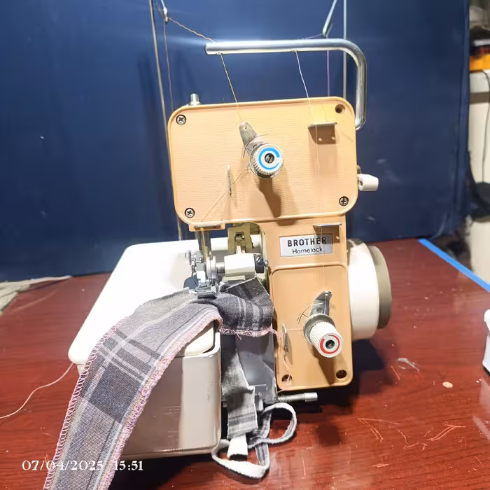 چرخ سردوز2 نخ بُرادر( brother) با کیفیت عالی ونرم کم صدا  سنگین 10 کیلو  هزینه ارسال پس کرایه با مشتری  