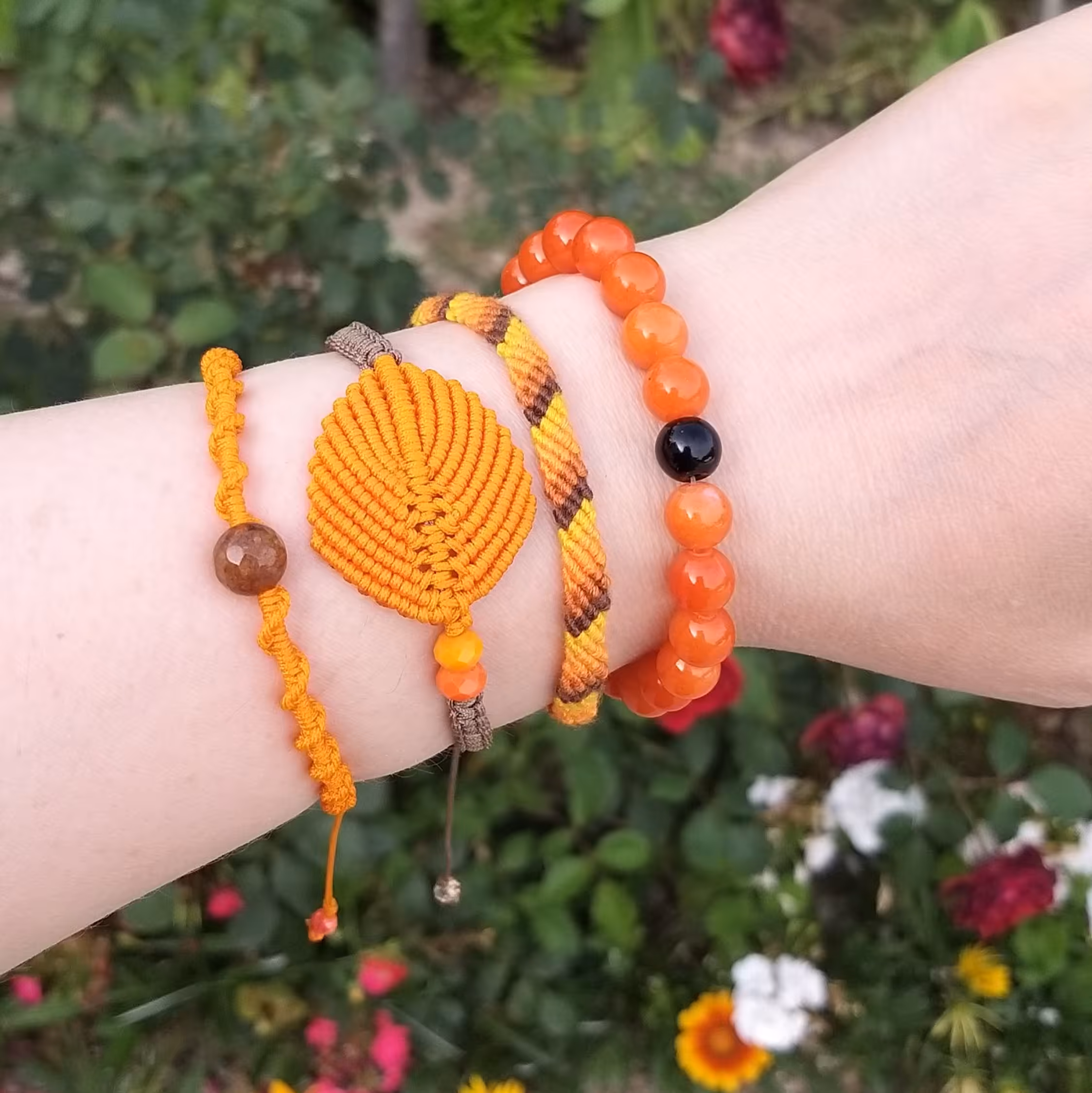 ستذ4تایی دستبند برگ مکرومه و سنگ نارنجی